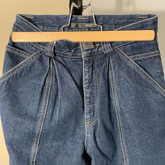 Liz wear Jeans - Picture 2 of 4